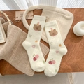 Calze termiche color crema con orsetto e motivi a cuore in morbido tessuto peluche - Stile Cuore Capybara