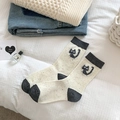Calcetines beige con detalles grises, lunares de colores y un lindo diseño de gato - Gato Blanco Crema