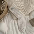 Schicke cremeweiße Wollstricksocken mit dekorativem Egg-Label im trendigen Stil - Cremeweiß