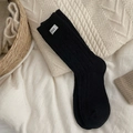 Gemütliche schwarze Wollsocken mit Rippstrickmuster und stilvollem egg-Label-Detail - Schwarz