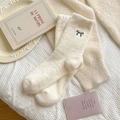 Calze calde spesse bianco crema con ricamo a fiocco nero e morbida consistenza peluche - Taglia unica / Bianco sporco (Ricamo a fiocco)