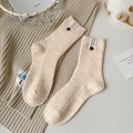 Rosa und gelb melierte Wollsocken mit Rippstrickmuster und seitlichem Knopfdetail - Einheitsgröße / Meliertes Rosa Gelb