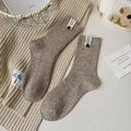 Chaussettes en laine marron avec boutons vintage et étiquette en tissu style hiver - Taille unique / 1 Paire / Café Foncé