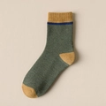 Grüne und gelbe Herren-Socken aus dickem Thermo-Frotteestrick im modischen Farbblock-Design - Grün