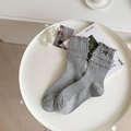 Chaussettes grises en coton avec bordure ondulée et nœud noir brodé élégant - Taille unique / Gris