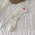 Calze a costine bianco latte con bordo in pizzo e ricamo fiocco rosso - Bianco