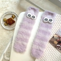 Chaussettes pelucheuses violettes à yeux de dessin animé en peluche épaisse d'hiver - Taille unique / Violet
