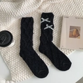 Schwarze Zopfstrick-Chenille-Socken mit silbernen Glitzer-Schleifen für den Winter - Einheitsgröße / Schwarz