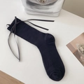 Elegante schwarze Kniestrümpfe aus Baumwolle mit vertikalem Rippmuster und Schleifen - Schwarz