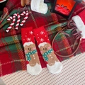 Calcetines navideños de forro coral rojo con motivos de hombre de jengibre y copos de nieve - Hombre de jengibre (1 par)