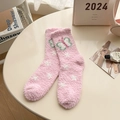 Calze rosa in pile di corallo con farfalla ricamata e motivo a stelle bianche medie - Motivo Farfalla Stella / Rosa