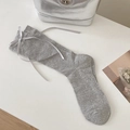 Elegante graue Crew-Socken mit Satin-Schleife in klassischem Rippenstrick-Design - Grau