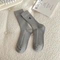 Chaussettes mi-mollet gris foncé en coton avec broderie nœud noir et maille côtelée - Taille unique / Gris clair