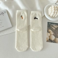 Dicke beige Wintersocken mit süßer Hasen- und Karottenstickerei aus Plüschgewebe - Einheitsgröße / Reisweiß (Karotte/Hase)