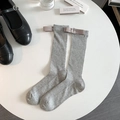 Chaussettes mi-hautes gris clair avec nœud en soie et maille verticale pour femmes - Gris