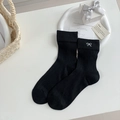 Calze nere a costine con delicato ricamo a fiocco bianco per uno stile raffinato - Taglia unica / Nero
