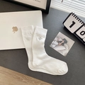 Chaussettes hautes blanches côtelées avec broderie gris argent et style japonais - Abeille Blanche (Mi-mollet)