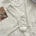 Weiße Damen-Baumwollsocken mit Rippenmuster und eleganten Schleifen aus Seidenband - Weiß