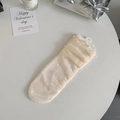 Elegantes calcetines de encaje marfil con puños rizados y diseño estilo de ballet - Talla única / Patrón de flores grandes / Beige