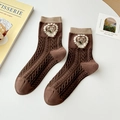 Chaussettes rétro marron mi-mollet en coton avec torsades et un joli écusson d'ours - Couronne Blanche