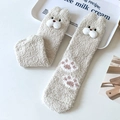 Calcetines de invierno de forro coral con osito 3D y huellas de patas rosadas - Talla única / Gris