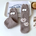 Calcetines de invierno de coralina marrón con diseño de oso 3D y huellas lindas - Talla única / Morado