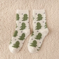 Chaussettes douces en velours de vison avec motif dinosaure vert sur fond beige - Taille unique / Blanc Cassé (Motif Dinosaure)