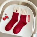 Calze in cashmere a righe bianche e rosse con ricamo a gatto rosso e trama a costine - Stile Ricamo Gatto