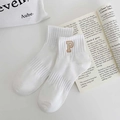 White cotton crew socks with brown letter P embroidery and ribbed cuffs - White Embroidery P