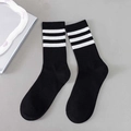 Mittelhohe Baumwollsocken in Schwarz mit weißen Streifen am Rippbündchen für Sport - Einheitsgröße / Schwarz