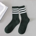 Dunkelgrüne Crew-Socken mit weißen Streifen und gerippter Baumwollstruktur für Damen - Einheitsgröße / Dunkelgrün