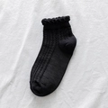 Chaussettes noires en coton de style japonais avec bords à volants et maille texturée - Motif Vertical Tissage Noir