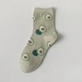 Hellgrüne Damen-Baumwollsocken mit süßem Cartoon-Avocado-Druck im Streifendesign - Einheitsgröße / Grüne Avocado