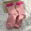 Pink and magenta color-block crew socks with vertical ribbed texture on white cotton - One Size / Pink and Red Color Block