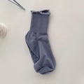 Minimalistische Japanse katoenen sokken met gerolde boord in een effen grijsblauwe afwerking - Blauw / Eén maat