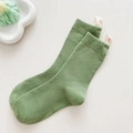 Calze a coste in cotone verde erba con etichetta rossa con sorriso sul bordo elastico - Verde Erba