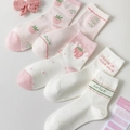 Fünferpack rosa-weiße Baumwollsocken mit niedlichen Erdbeermustern und modischen Streifen - Rosa Erdbeere 5 Paar Set