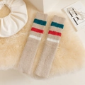 Beige Beinwärmer aus Nerzimitat mit gestreiften Bündchen für winterliche Wärme - Einheitsgröße / Khaki