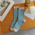 Chaussettes à fleurs bleu clair et rose avec motif jacquard vintage tricoté - Fleuri bleu clair