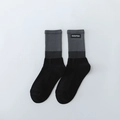 Calze sportive bicolore nero e grigio scuro con etichetta del marchio tessuta - Taglia unica / Nero