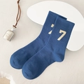 Dunkelblaue Baumwollsocken mit weißer Nummer 7 Stickerei im japanischen Stil - Einheitsgröße / Blau Nummer 7