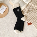Calcetines de lana negros para mujer con bordado de camelia y talón en contraste - Negro con Camelia