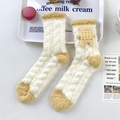 Chaussettes épaisses en polaire corail beige et kaki avec ours 3D à carreaux - Taille unique / Jaune