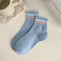 Calze di cotone azzurre con strisce bianche e arancioni sui polsini a coste - Taglia unica / Blu