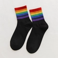Chaussettes mi-mollet en coton noir avec des rayures arc-en-ciel vives sur le revers - Noir à Larges Rayures