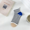 Blau und schwarz gestreifte Baumwollsocken mit kontrastierendem Farbblock-Stil - Mehrstreifig