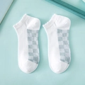 Calze alla caviglia bianche in cotone con motivo a scacchi grigi e bordi ondulati - Stile a Quadri / Bianco / Grigio