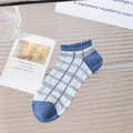Chaussettes courtes à carreaux bleus avec bordure ondulée et style ours mignon - Quadrillage Bleu Bordure Festonnée (Une Paire)