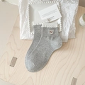 Süße graue Baumwollsocken mit weißen Rüschen und Bärenstickerei für Damenmode - Einheitsgröße / Dunkelgrau
