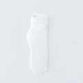 Weiße Socken mit vertikaler Rippenstruktur aus atmungsaktivem Samtstrickgewebe - Weiß